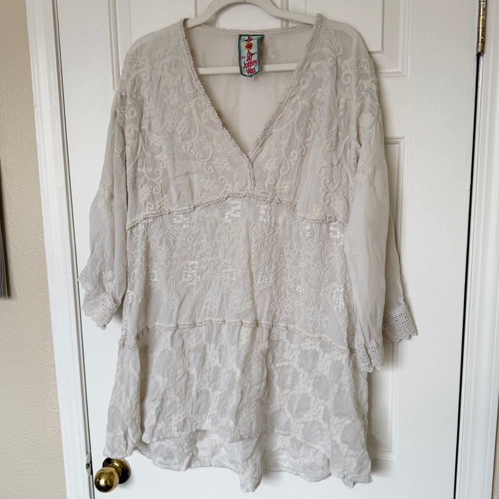 Johnny Was Sz XL Tunic Top Embroidered Flowy Rayon Cream Tan 3/4 Sleeve Boho